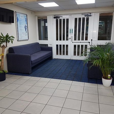 Days Inn Sutton Scotney North Экстерьер фото