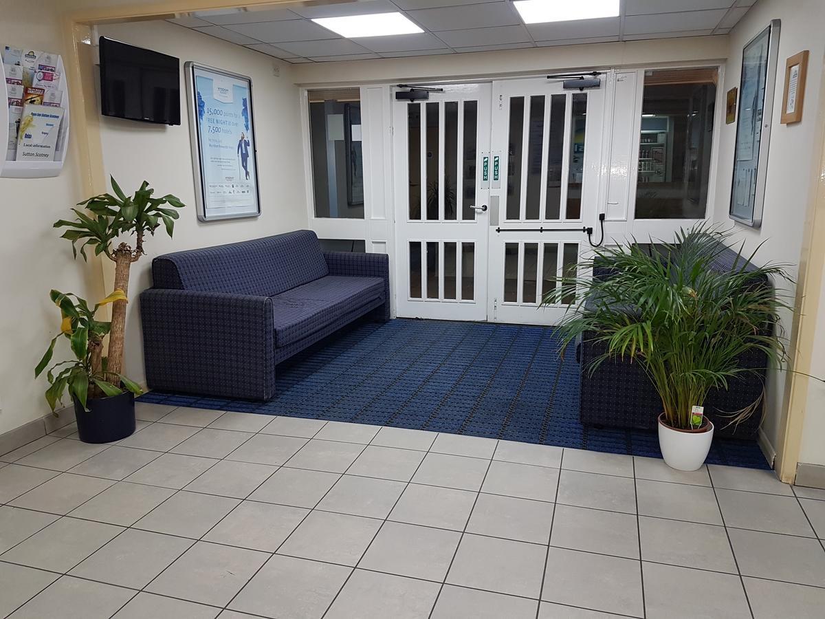 Days Inn Sutton Scotney North Экстерьер фото