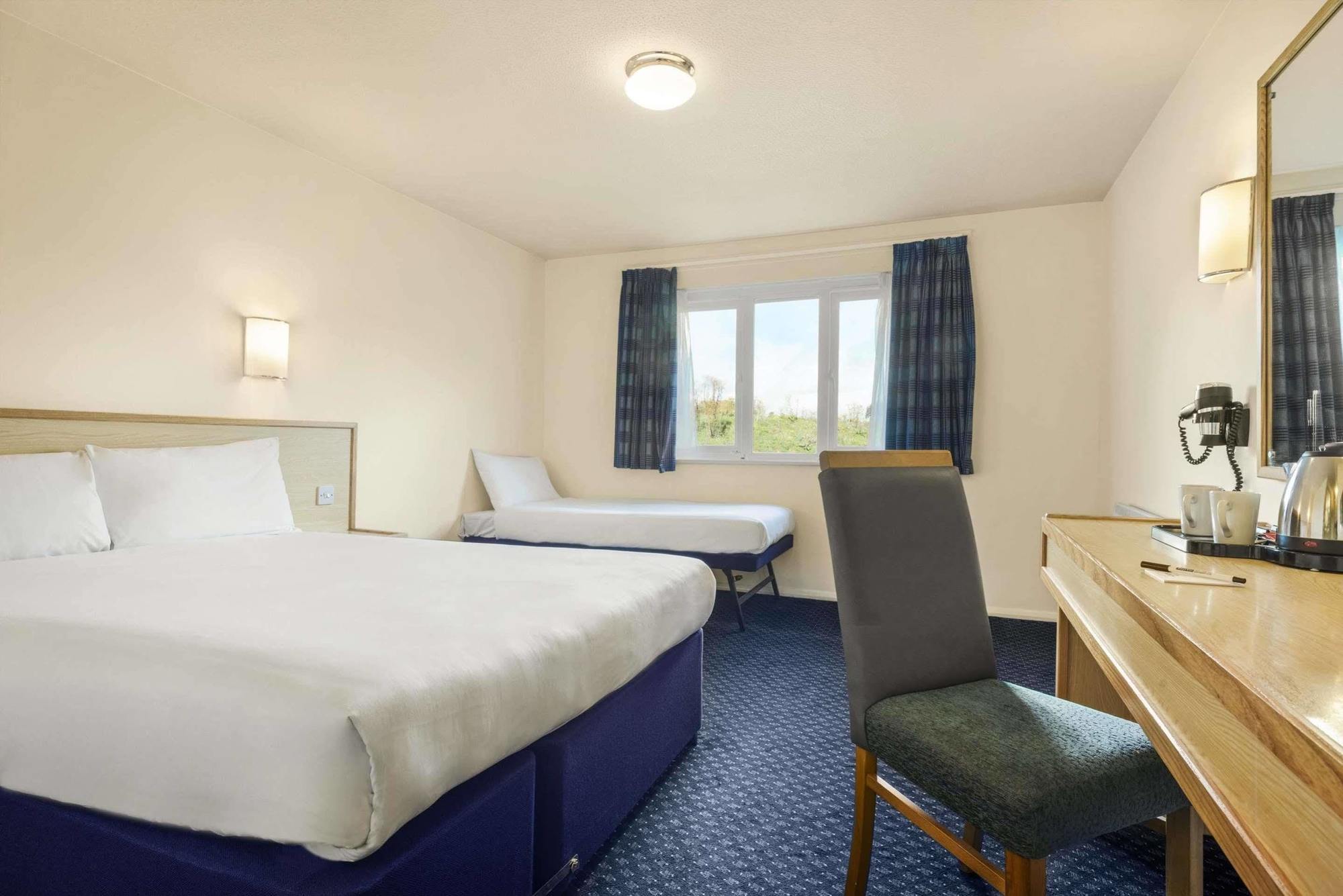 Days Inn Sutton Scotney North Экстерьер фото